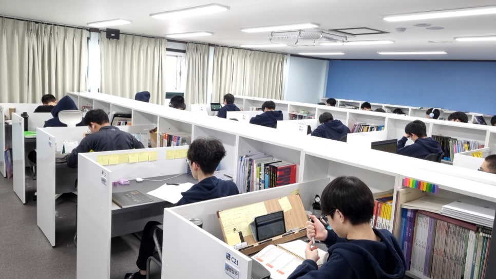 에듀셀파 남학생캠퍼스 학습실
